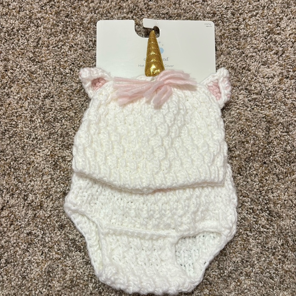 Unicorn newborn set, never used!